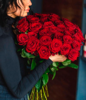 51 красных роз