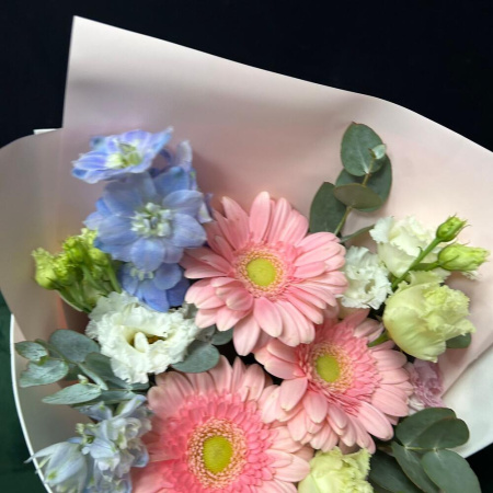 Букет_Розовые герберы и дельфиниум