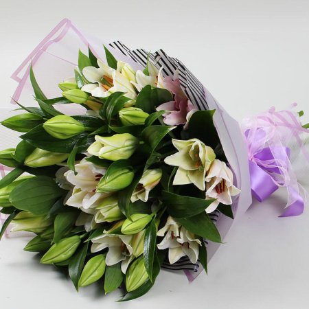 Букет_11 лилий в упаковке