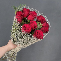 9 роз Эквадор в сетке