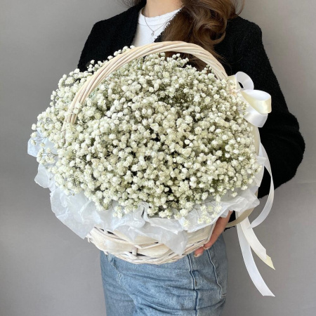 Букет_Корзина с белой гипсофилой