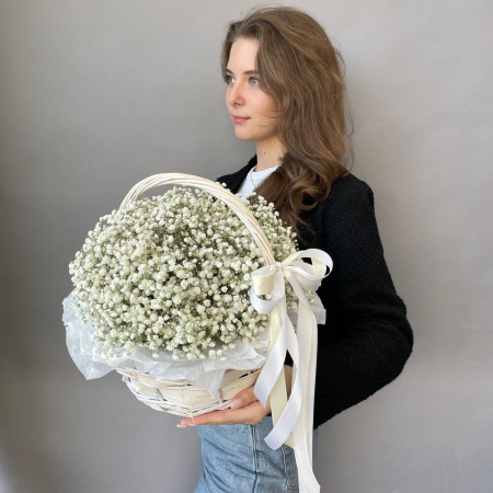 Букет_Корзина с белой гипсофилой